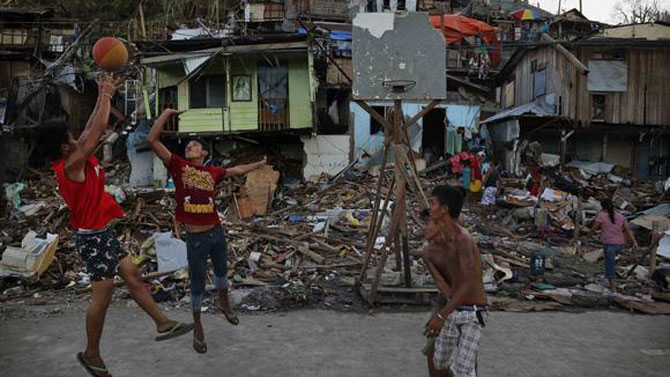Basketball as therapy in the Philippines no surprise to Erik Spoelstra